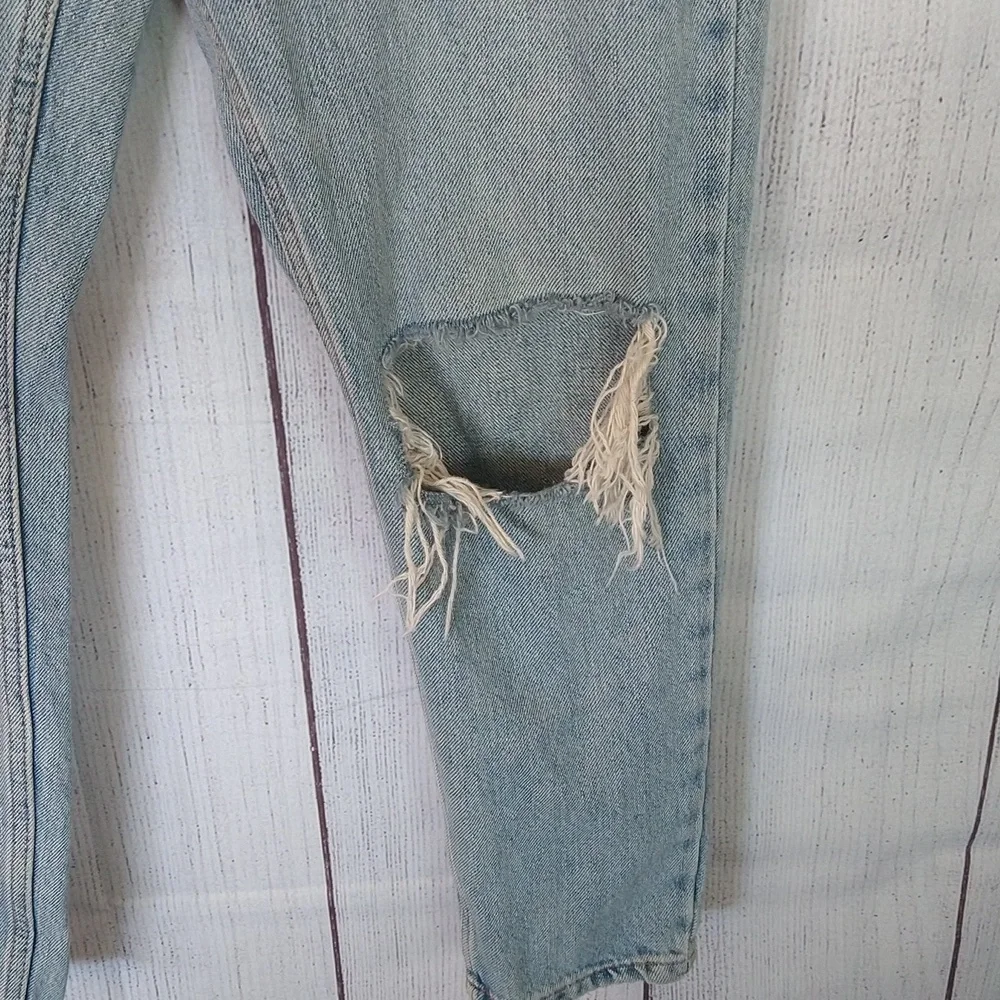 Top Shop distressed knee mom jeans size 28